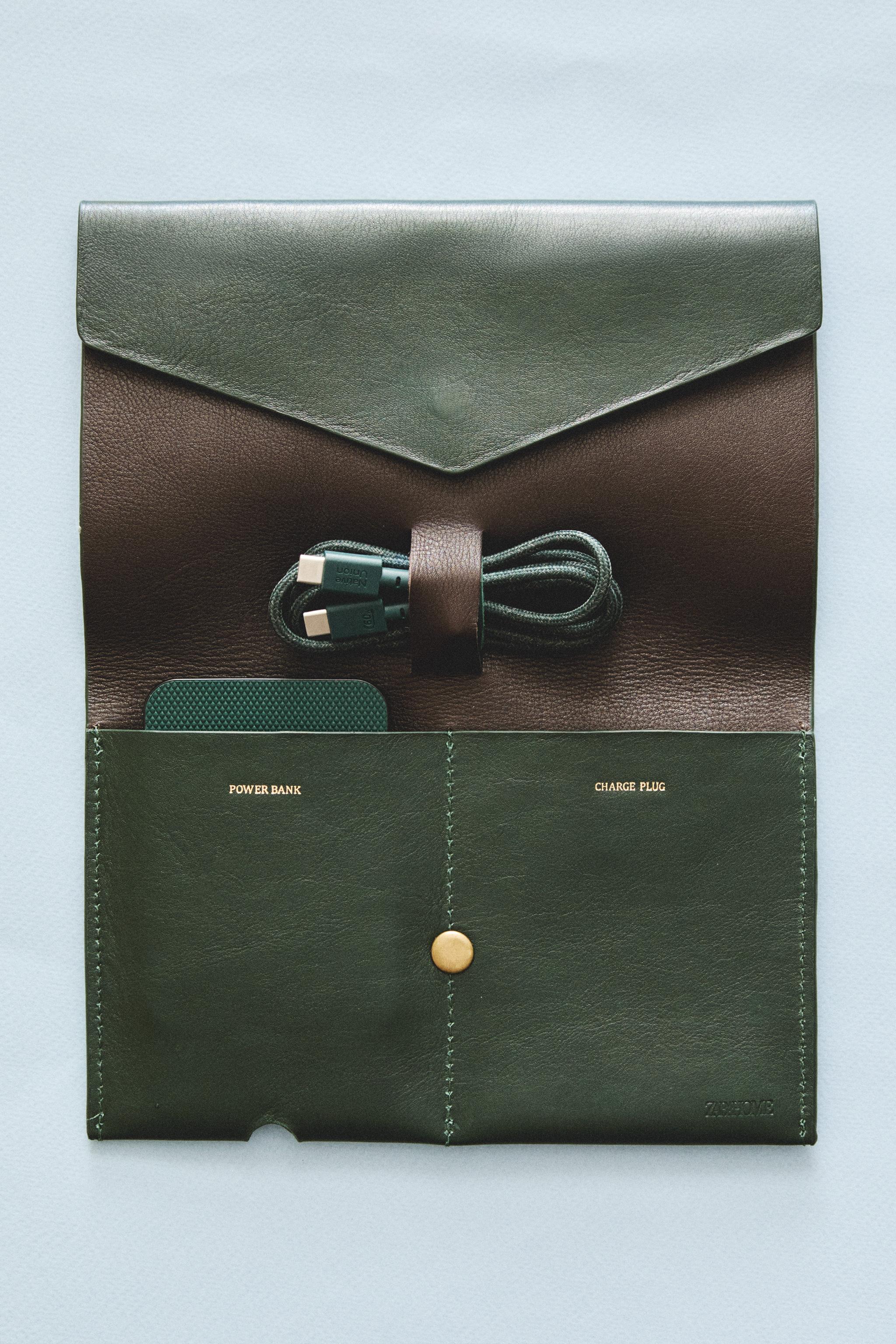 LEATHER CABLE ORGANIZER WALLET